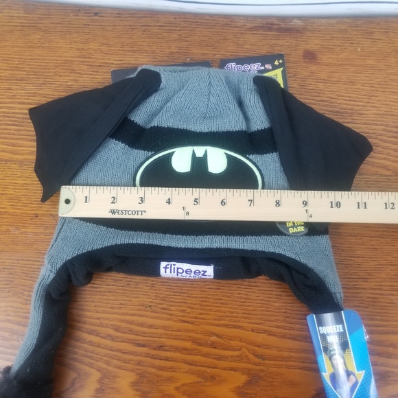 Flipeez Hat Batman Wings Move Glow Comic Wings Up - Picture 8 of 8